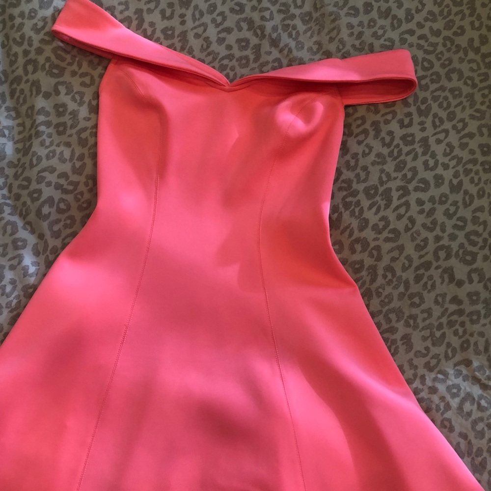 Guess hot pink off shoulder dress - Picture 2 of 4